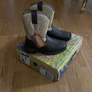 NWT kid’s size 11M Durango boots